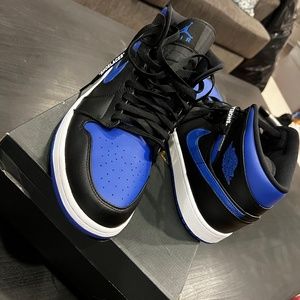 Jordan 1 Mid Royals